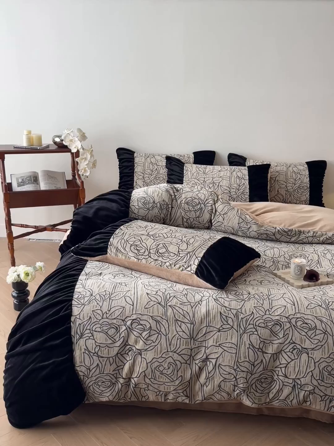 91家纺网 家纺一手货源 找家纺 慕澄家纺 2025新款高克重泡泡袖琢色雕花牛奶绒四件套 玫瑰