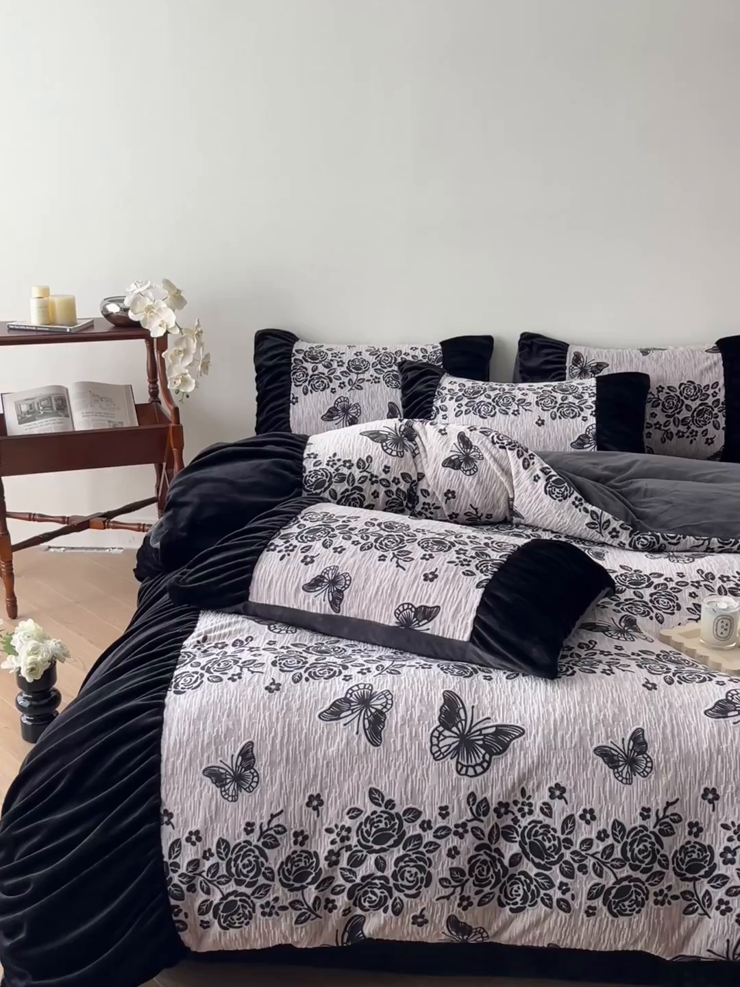 91家纺网 家纺一手货源 找家纺 慕澄家纺 2025新款高克重泡泡袖琢色雕花牛奶绒四件套 暗影蝴蝶