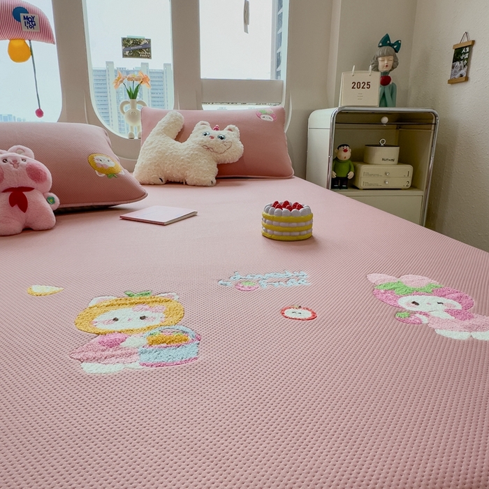 91家纺网 家纺一手货源 找家纺 澜妃 2025新款彩绒棉毛巾绣夹棉床笠单品床笠单件单床笠 甜心派对-绯云粉