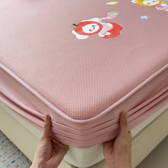 91家纺网 家纺一手货源 找家纺 澜妃 2025新款彩绒棉毛巾绣夹棉床笠单品床笠单件单床笠 甜心派对-绯云粉