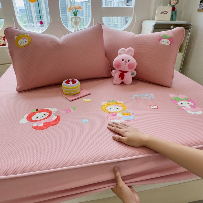 91家纺网 家纺一手货源 找家纺 澜妃 2025新款彩绒棉毛巾绣夹棉床笠单品床笠单件单床笠 甜心派对-绯云粉