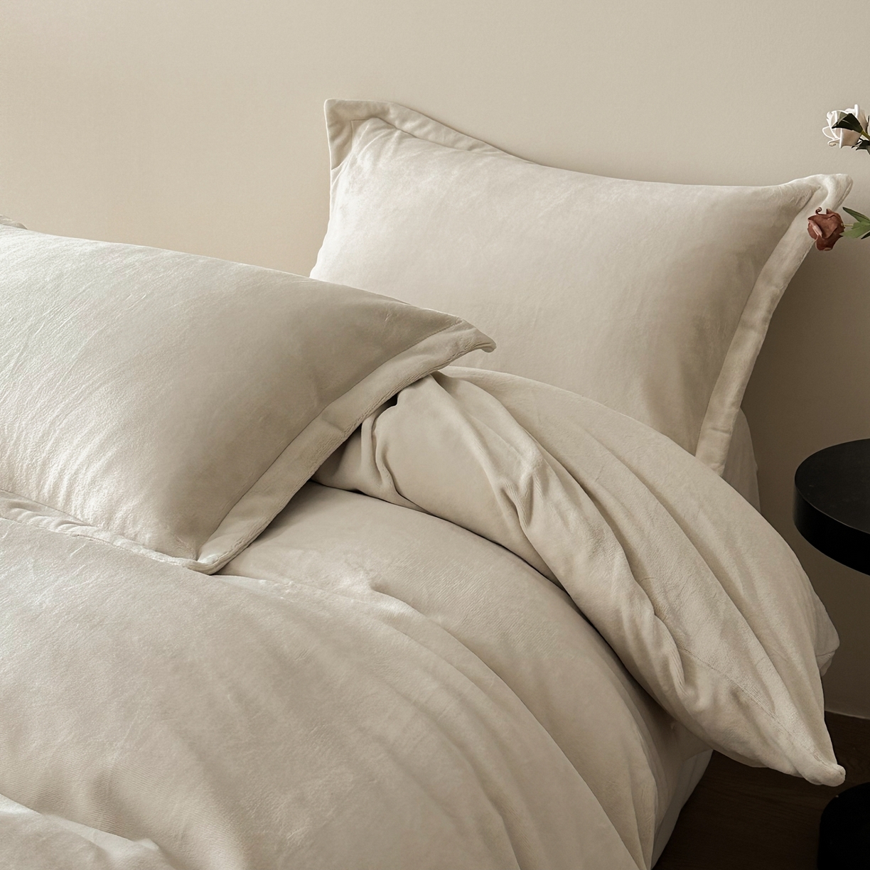 91家纺网 家纺一手货源 找家纺 （总）禧禾 2025新款A类300G醇厚速暖绒四件套牛奶绒四件套,淡雅紫,高级灰,奶油白,秋杏咖,婴儿粉,奶茶灰,橄榄绿,奶芙黄,雨灰蓝