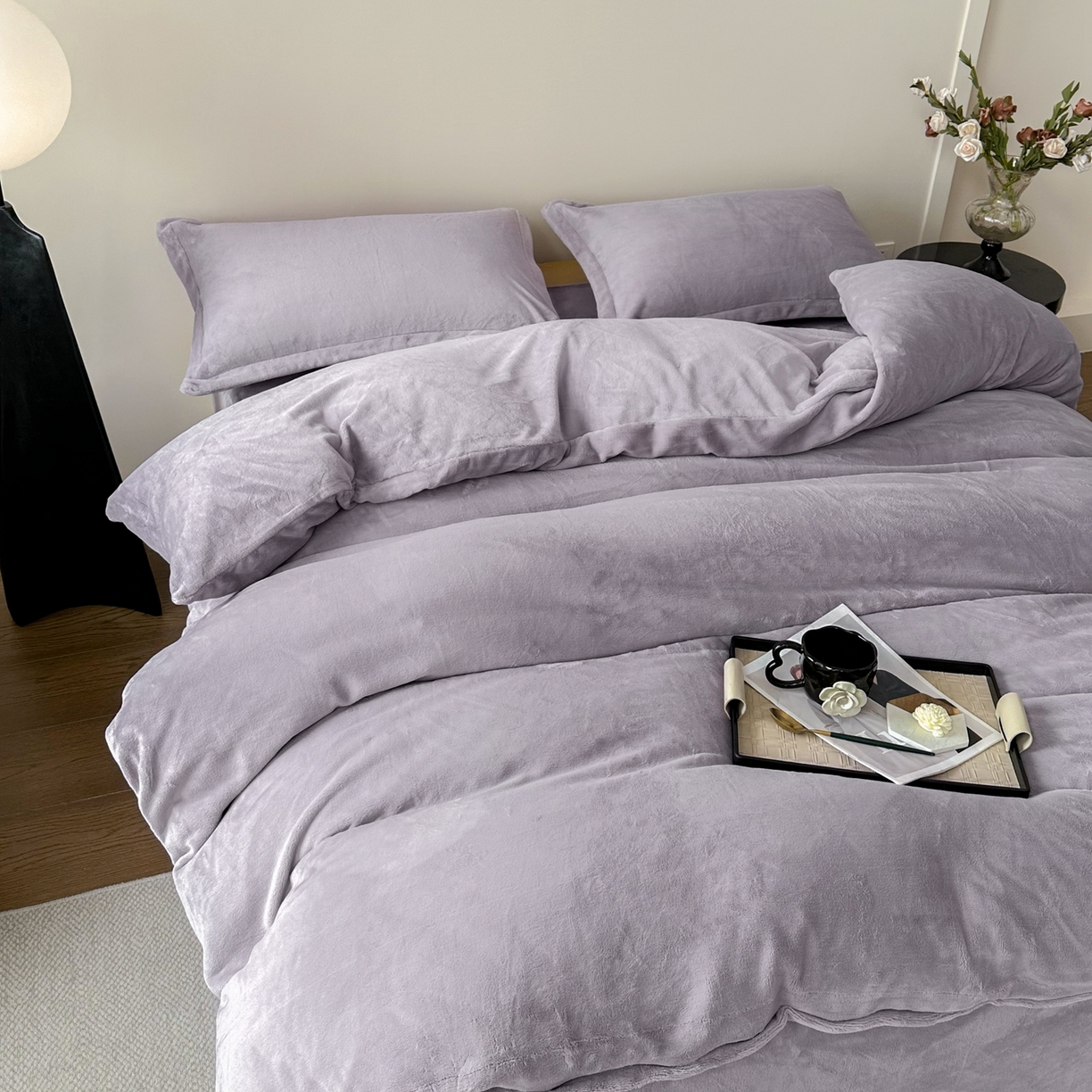 91家纺网 家纺一手货源 找家纺 禧禾 2025新款A类300G醇厚速暖绒四件套牛奶绒四件套 淡雅紫