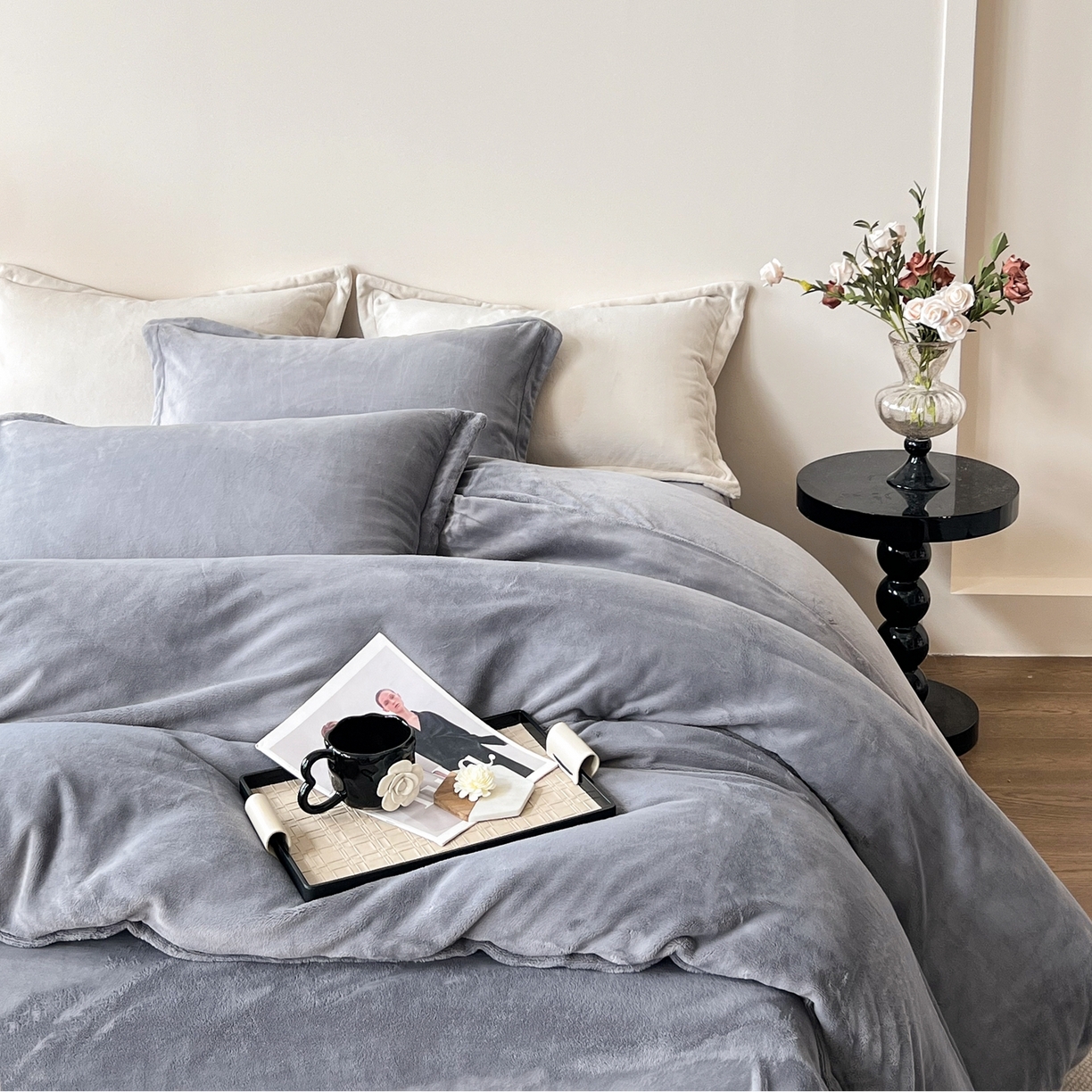 91家纺网 家纺一手货源 找家纺 禧禾 2025新款A类300G醇厚速暖绒四件套牛奶绒四件套 高级灰