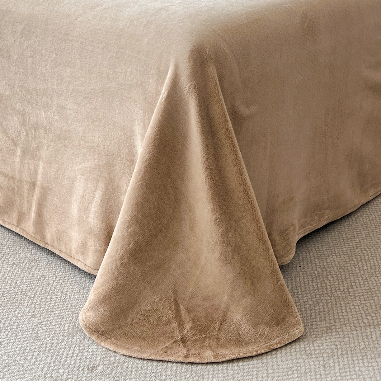 91家纺网 家纺一手货源 找家纺 禧禾 2025新款A类300G醇厚速暖绒四件套牛奶绒四件套 秋杏咖