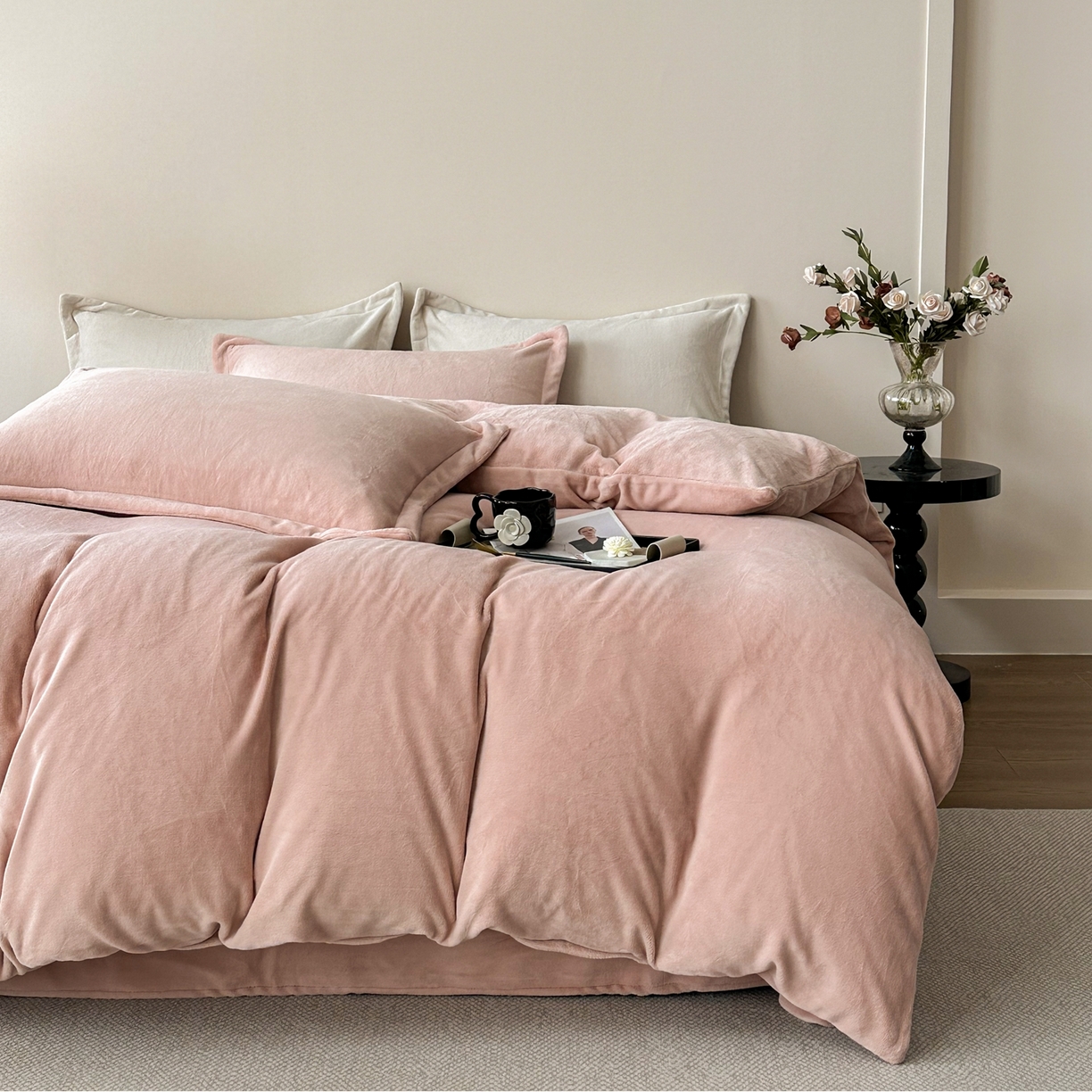 91家纺网 家纺一手货源 找家纺 禧禾 2025新款A类300G醇厚速暖绒四件套牛奶绒四件套 婴儿粉