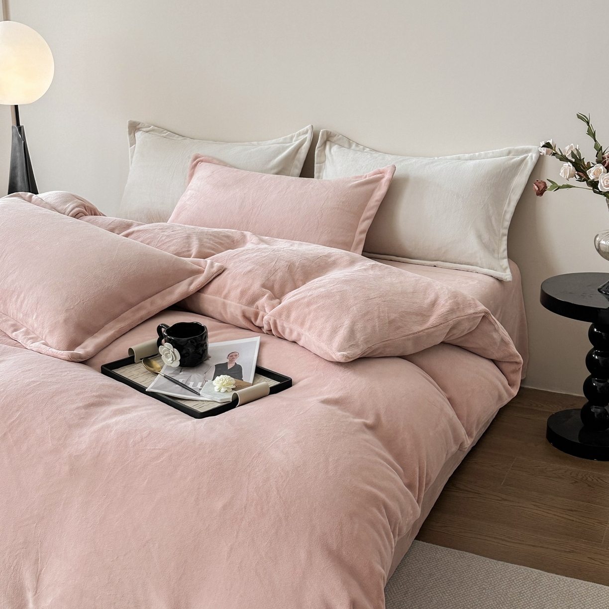 91家纺网 家纺一手货源 找家纺 禧禾 2025新款A类300G醇厚速暖绒四件套牛奶绒四件套 婴儿粉