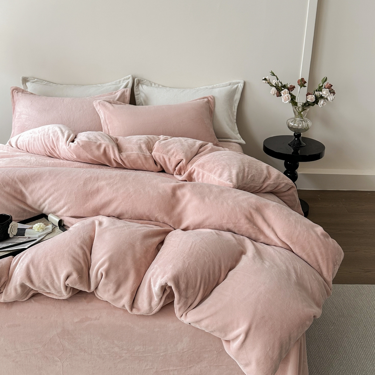 91家纺网 家纺一手货源 找家纺 禧禾 2025新款A类300G醇厚速暖绒四件套牛奶绒四件套 婴儿粉