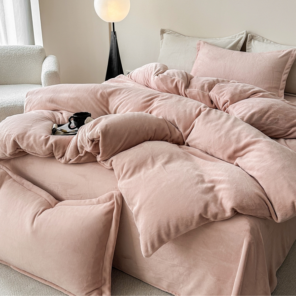 91家纺网 家纺一手货源 找家纺 禧禾 2025新款A类300G醇厚速暖绒四件套牛奶绒四件套 婴儿粉