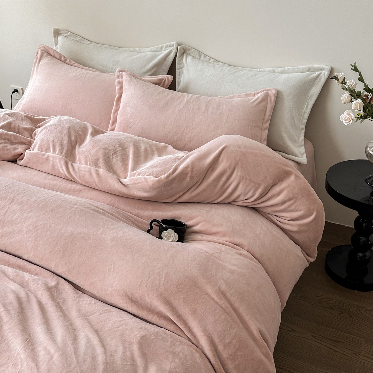 91家纺网 家纺一手货源 找家纺 禧禾 2025新款A类300G醇厚速暖绒四件套牛奶绒四件套 婴儿粉