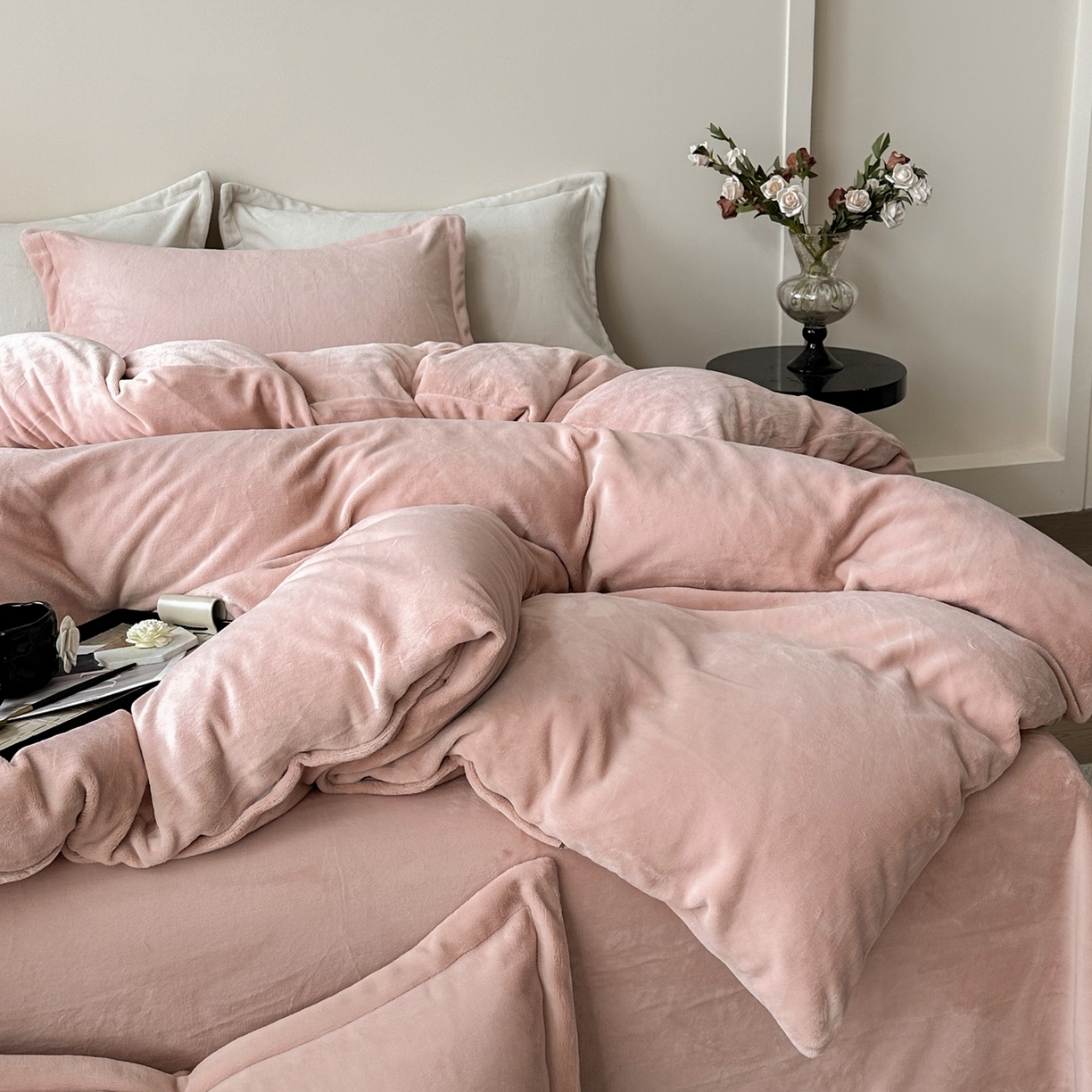 91家纺网 家纺一手货源 找家纺 禧禾 2025新款A类300G醇厚速暖绒四件套牛奶绒四件套 婴儿粉