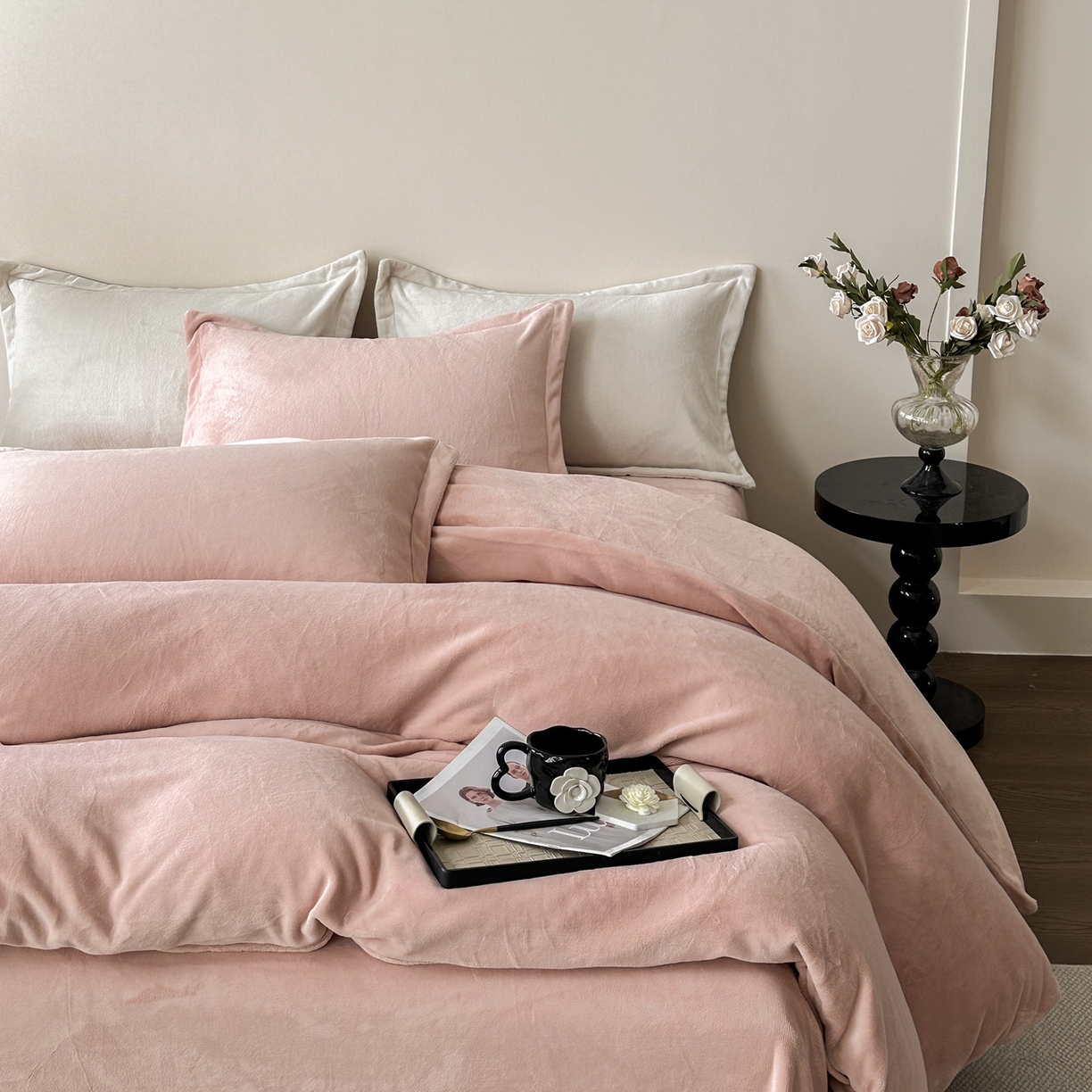 91家纺网 家纺一手货源 找家纺 禧禾 2025新款A类300G醇厚速暖绒四件套牛奶绒四件套 婴儿粉