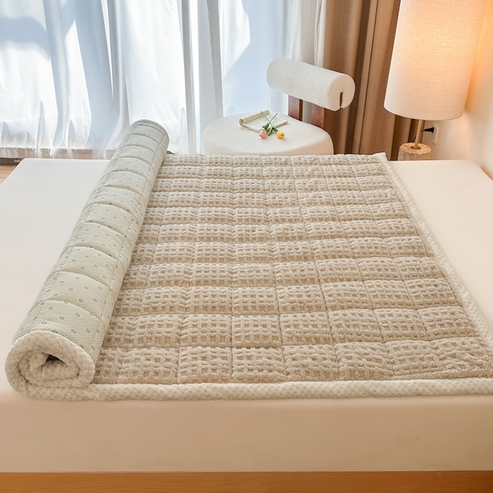 91家纺网 家纺一手货源 找家纺 预言家纺 2025新款塔芙蓉华夫格床垫系列 薄垫方格咖色