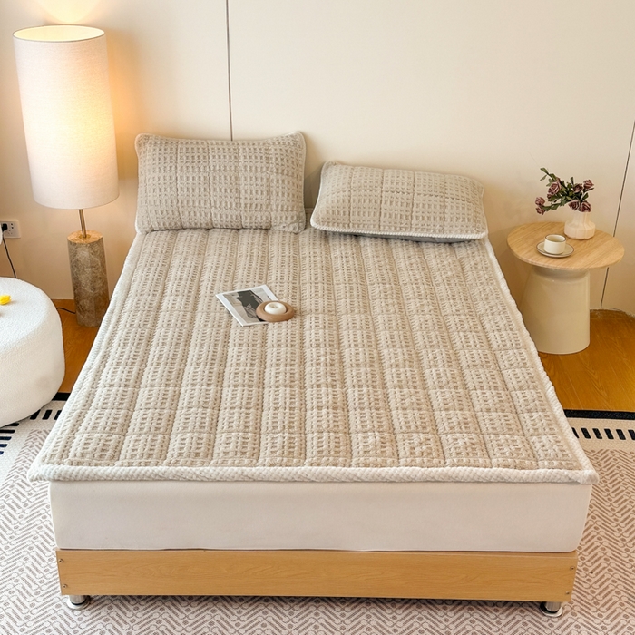 91家纺网 家纺一手货源 找家纺 预言家纺 2025新款塔芙蓉华夫格床垫系列 薄垫方格咖色