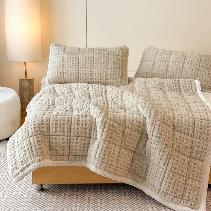 91家纺网 家纺一手货源 找家纺 预言家纺 2025新款塔芙蓉华夫格床垫系列 薄垫方格咖色