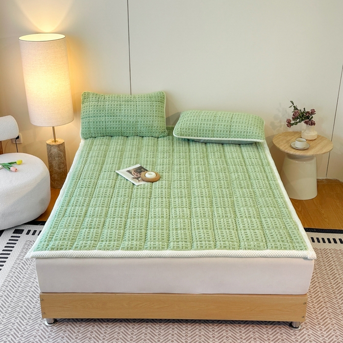 91家纺网 家纺一手货源 找家纺 预言家纺 2025新款塔芙蓉华夫格床垫系列 薄垫方格绿色
