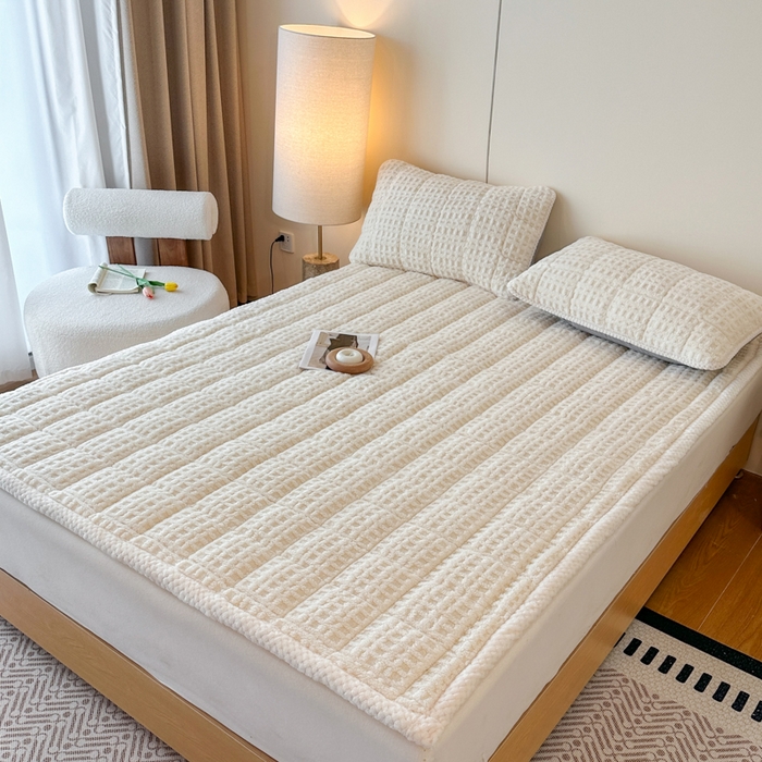 91家纺网 家纺一手货源 找家纺 预言家纺 2025新款塔芙蓉华夫格床垫系列 薄垫方格白色