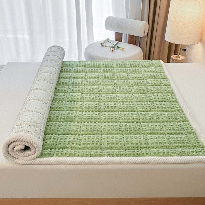 91家纺网 家纺一手货源 找家纺 预言家纺 2025新款塔芙蓉华夫格床垫系列 薄垫方格绿色