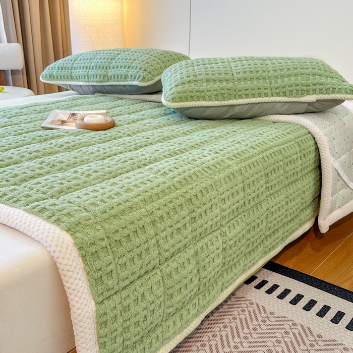 91家纺网 家纺一手货源 找家纺 预言家纺 2025新款塔芙蓉华夫格床垫系列 薄垫方格绿色