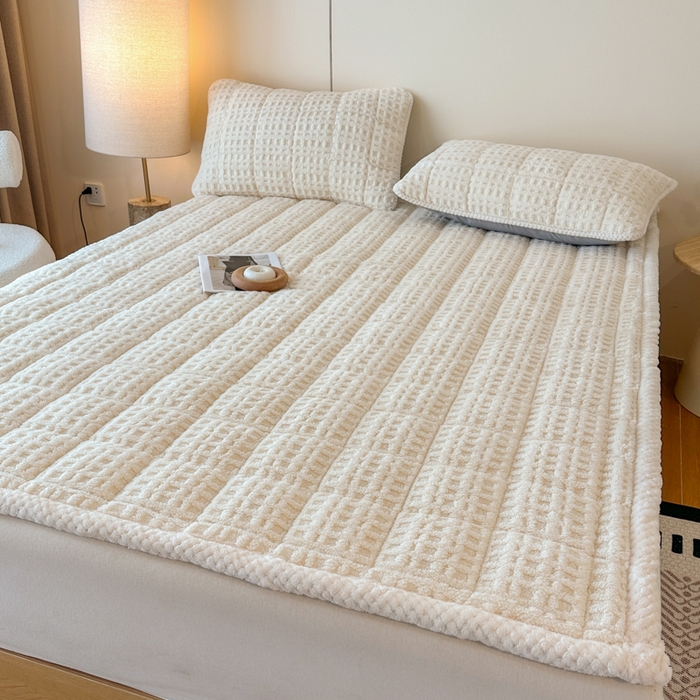 91家纺网 家纺一手货源 找家纺 预言家纺 2025新款塔芙蓉华夫格床垫系列 薄垫方格白色