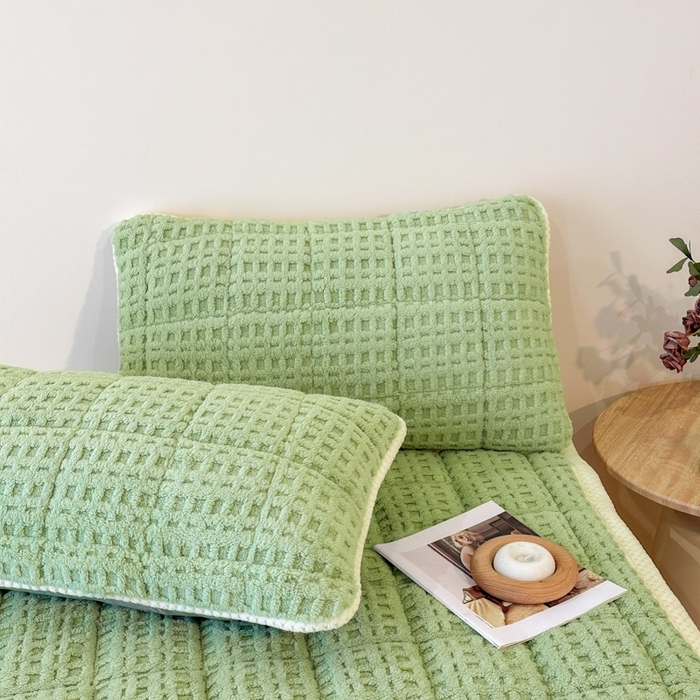 91家纺网 家纺一手货源 找家纺 预言家纺 2025新款塔芙蓉华夫格床垫系列 薄垫方格绿色