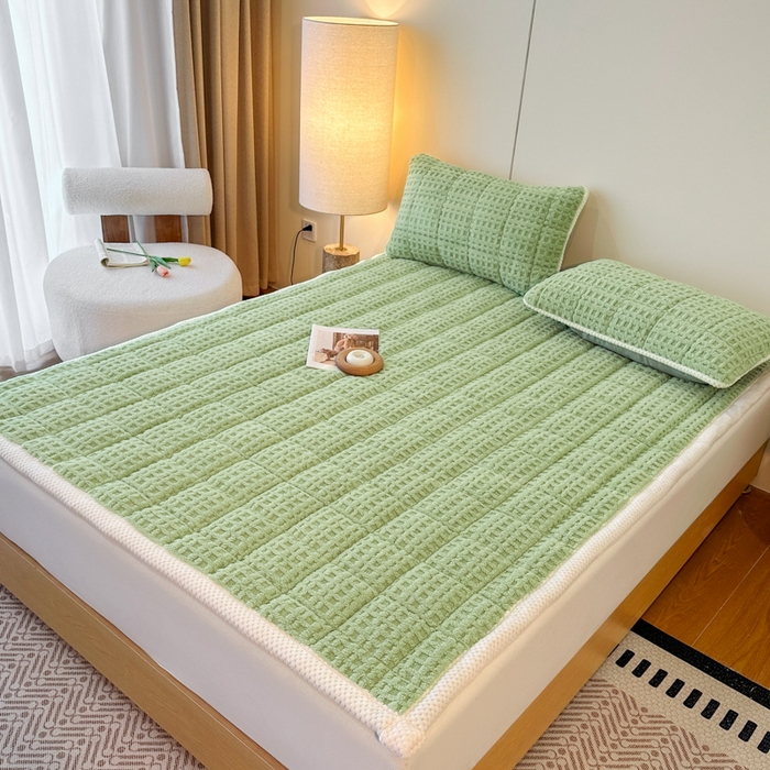 91家纺网 家纺一手货源 找家纺 预言家纺 2025新款塔芙蓉华夫格床垫系列 薄垫方格绿色