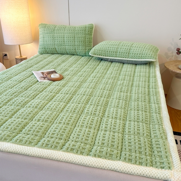 91家纺网 家纺一手货源 找家纺 预言家纺 2025新款塔芙蓉华夫格床垫系列 薄垫方格绿色