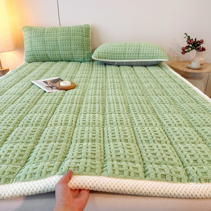 91家纺网 家纺一手货源 找家纺 预言家纺 2025新款塔芙蓉华夫格床垫系列 薄垫方格绿色