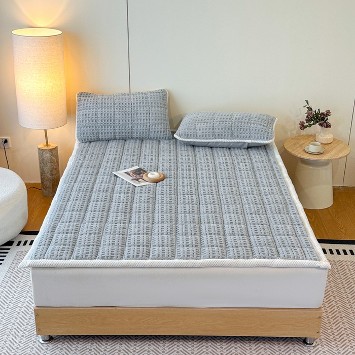 91家纺网 家纺一手货源 找家纺 预言家纺 2025新款塔芙蓉华夫格床垫系列 薄点方格兰灰