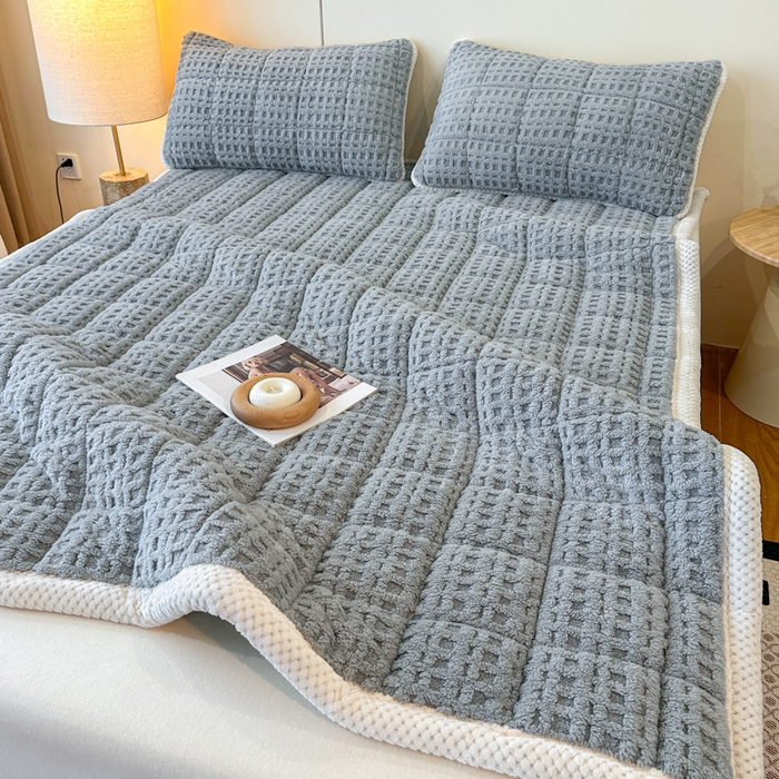 91家纺网 家纺一手货源 找家纺 预言家纺 2025新款塔芙蓉华夫格床垫系列 薄点方格兰灰