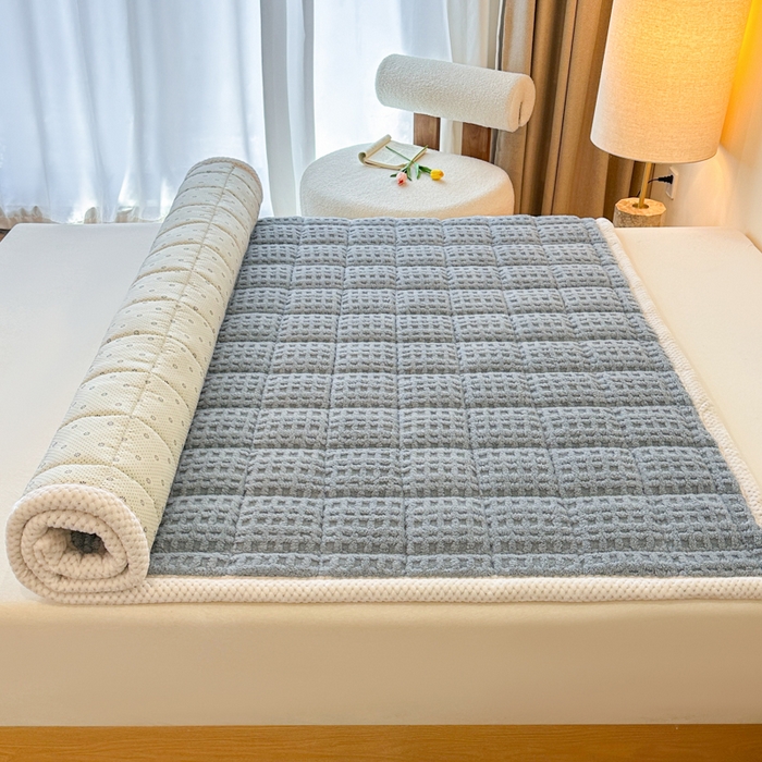 91家纺网 家纺一手货源 找家纺 预言家纺 2025新款塔芙蓉华夫格床垫系列 薄点方格兰灰