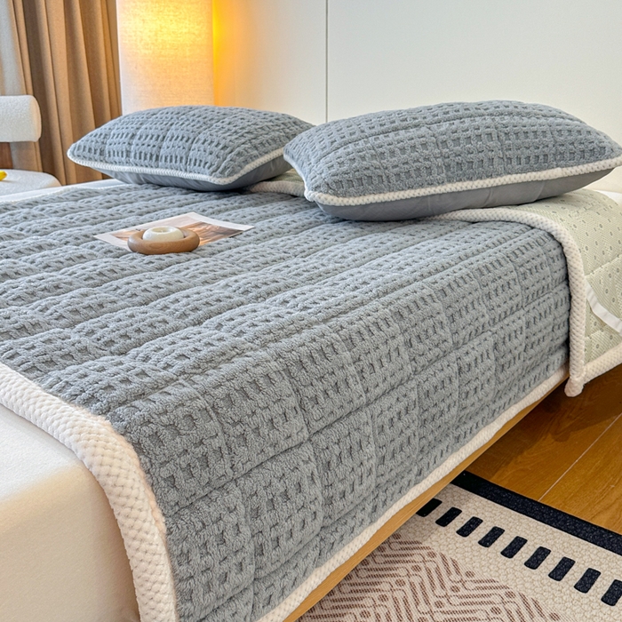 91家纺网 家纺一手货源 找家纺 预言家纺 2025新款塔芙蓉华夫格床垫系列 薄点方格兰灰