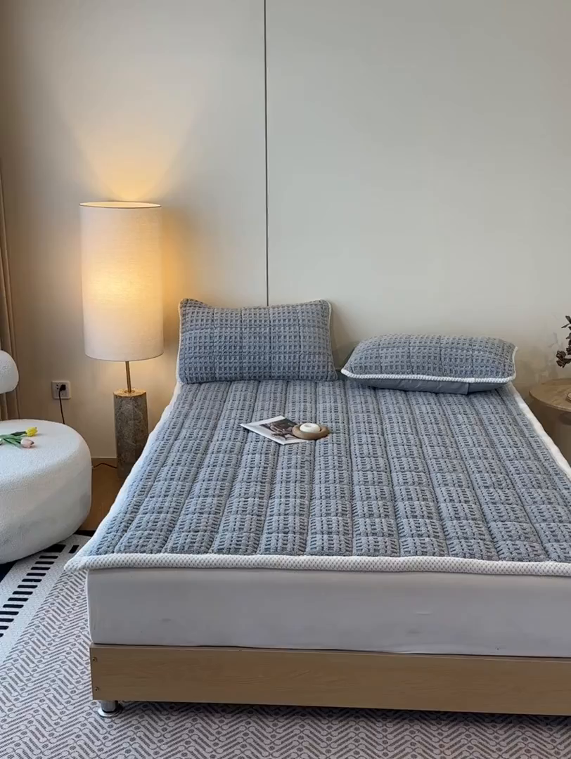 91家纺网 家纺一手货源 找家纺 预言家纺 2025新款塔芙蓉华夫格床垫系列 薄点方格兰灰