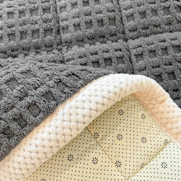 91家纺网 家纺一手货源 找家纺 预言家纺 2025新款塔芙蓉华夫格床垫系列 薄垫方格深灰色