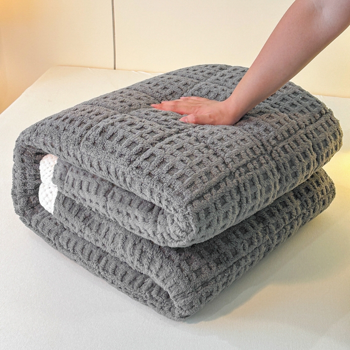 91家纺网 家纺一手货源 找家纺 预言家纺 2025新款塔芙蓉华夫格床垫系列 薄垫方格深灰色