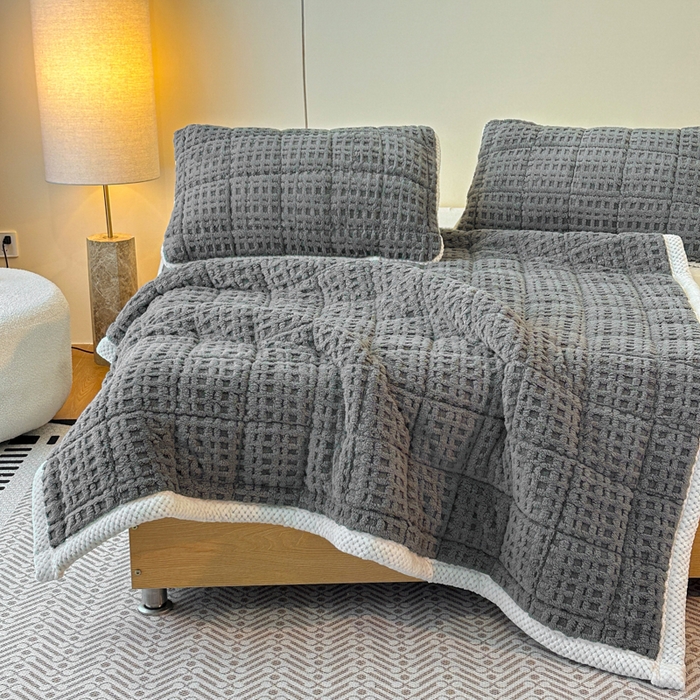 91家纺网 家纺一手货源 找家纺 预言家纺 2025新款塔芙蓉华夫格床垫系列 薄垫方格深灰色