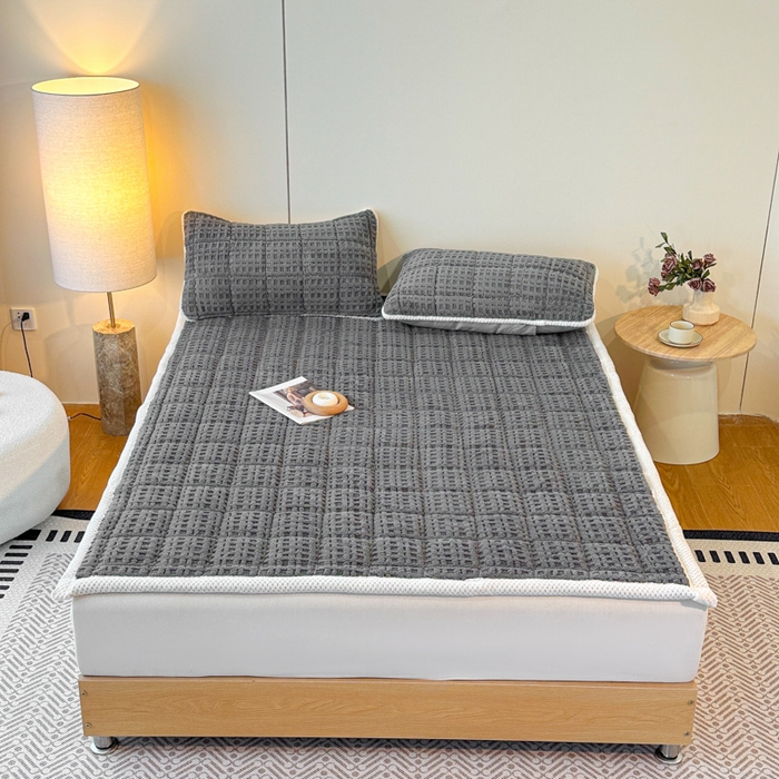 91家纺网 家纺一手货源 找家纺 预言家纺 2025新款塔芙蓉华夫格床垫系列 薄垫方格深灰色