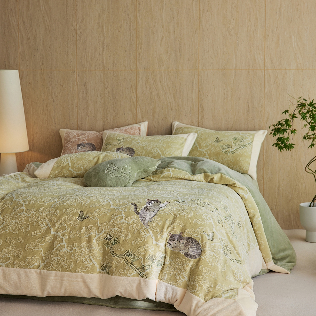 91家纺网 家纺一手货源 找家纺 （总）风向标家纺 2025新款250克雕花绣花牛奶绒四件套-松涧系列风格二