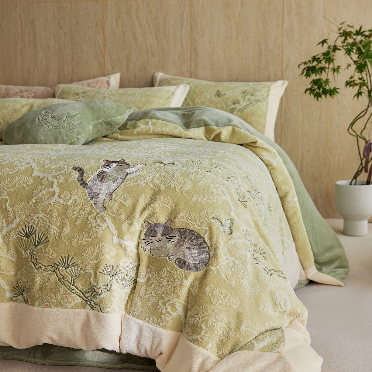 91家纺网 家纺一手货源 找家纺 （总）风向标家纺 2025新款250克雕花绣花牛奶绒四件套-松涧系列风格二