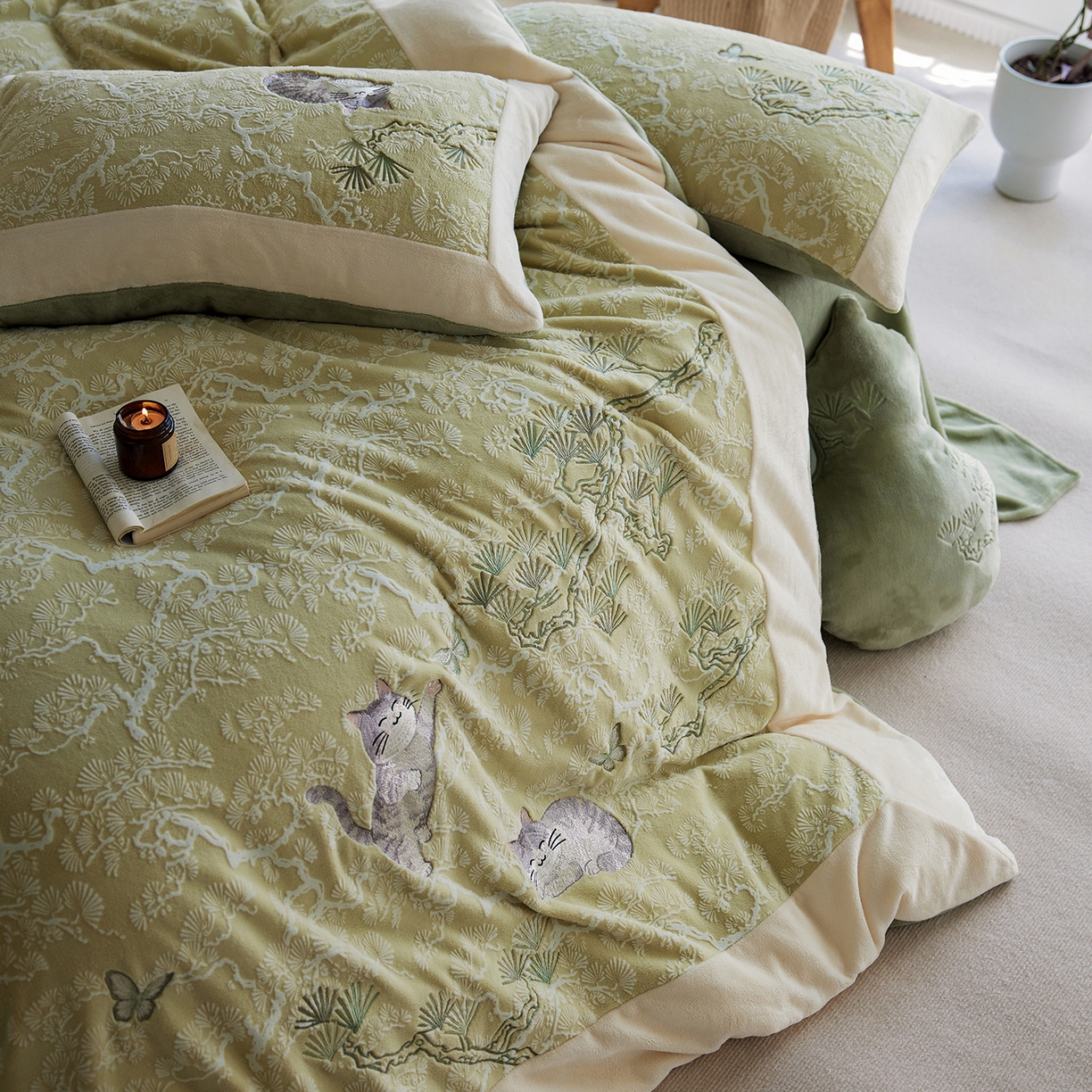 91家纺网 家纺一手货源 找家纺 （总）风向标家纺 2025新款250克雕花绣花牛奶绒四件套-松涧系列风格二