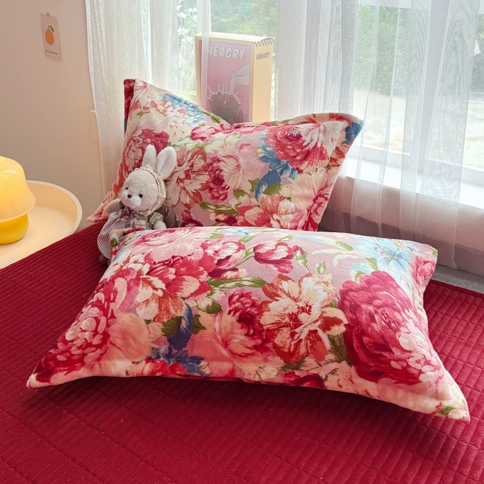 91家纺网 家纺一手货源 找家纺 铠畅 2025新款牛奶绒碎花床单床盖四件套 花妖系列云裳-牡丹倾城红