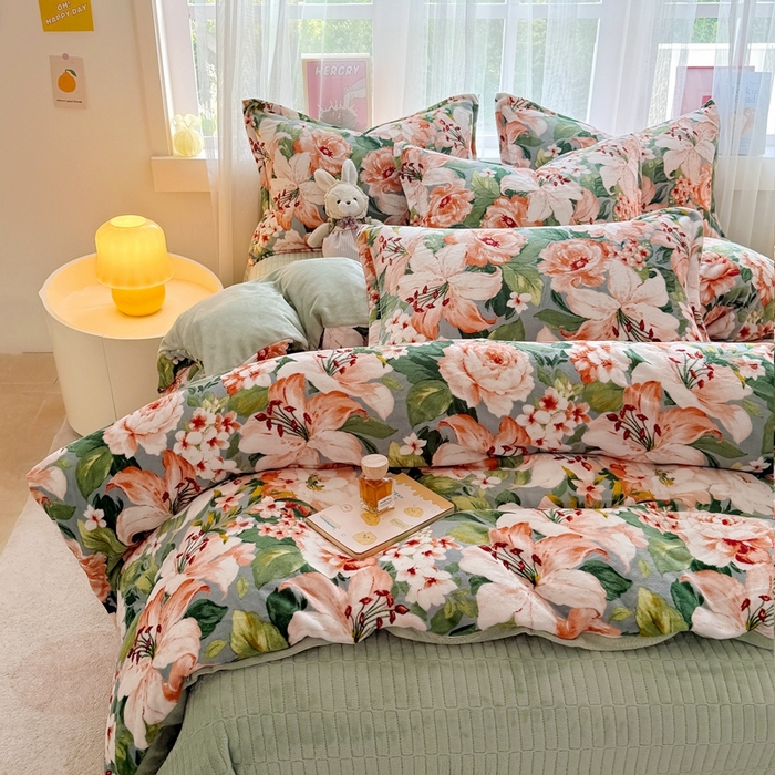 91家纺网 家纺一手货源 找家纺 铠畅 2025新款牛奶绒碎花床单床盖四件套 花妖系列云裳-牡丹倾城绿