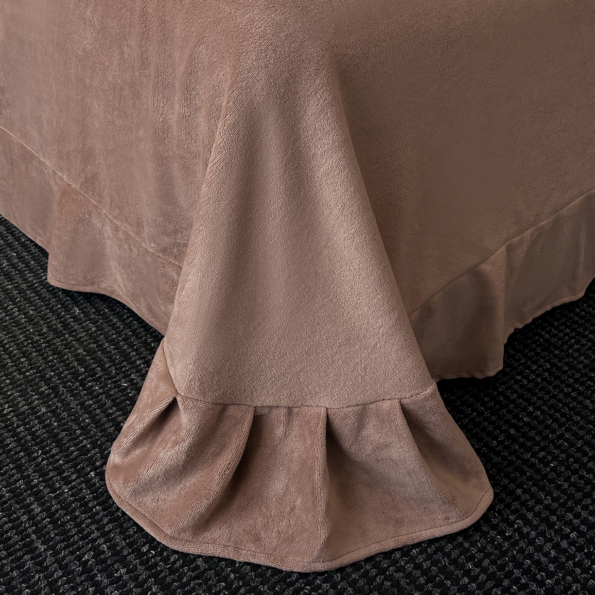 91家纺网 家纺一手货源 找家纺 吾诺家居 2025新款双拼角工艺数码牛奶绒四件套-芳华 锦绣芳华