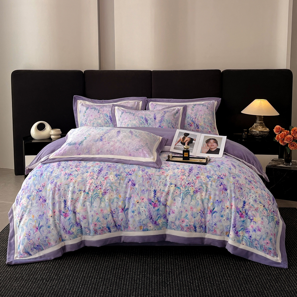 91家纺网 家纺一手货源 找家纺 吾诺家居 2025新款双拼角工艺数码牛奶绒四件套-芳华 熏衣草