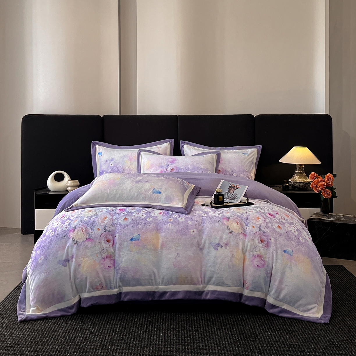 91家纺网 家纺一手货源 找家纺 吾诺家居 2025新款双拼角工艺数码牛奶绒四件套-芳华 花醉蝶