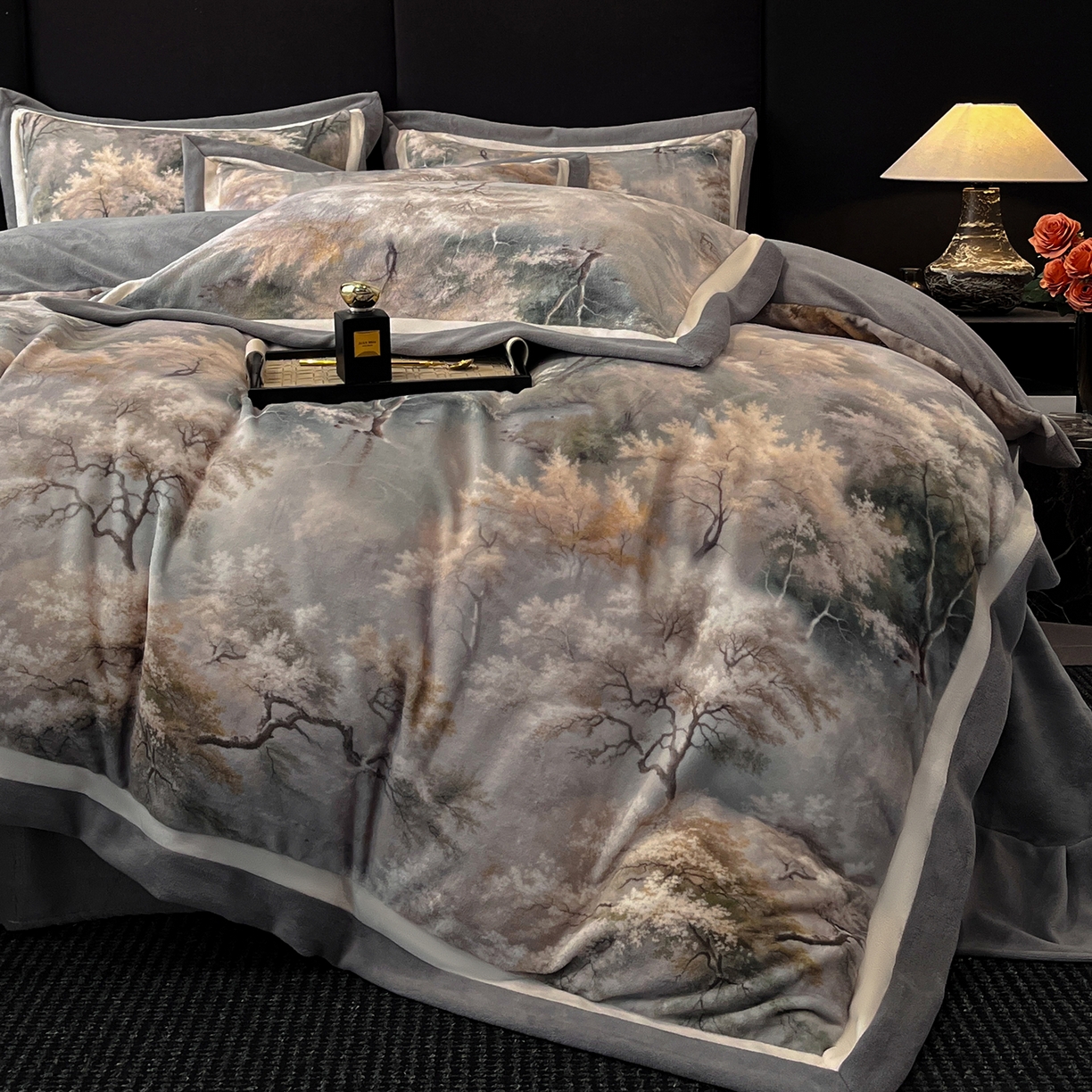 91家纺网 家纺一手货源 找家纺 吾诺家居 2025新款双拼角工艺数码牛奶绒四件套-芳华 秘境