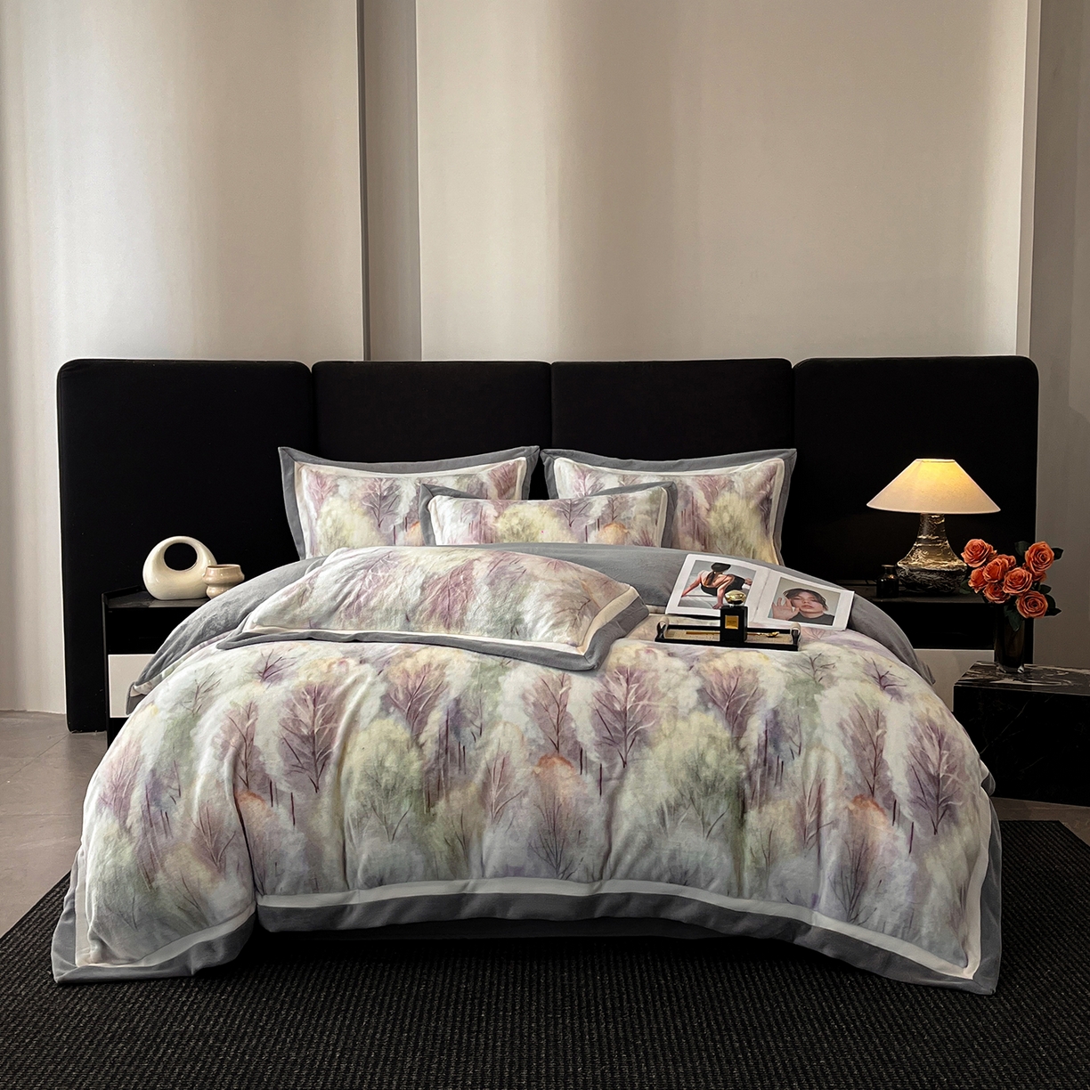 91家纺网 家纺一手货源 找家纺 吾诺家居 2025新款双拼角工艺数码牛奶绒四件套-芳华 烟雨森林