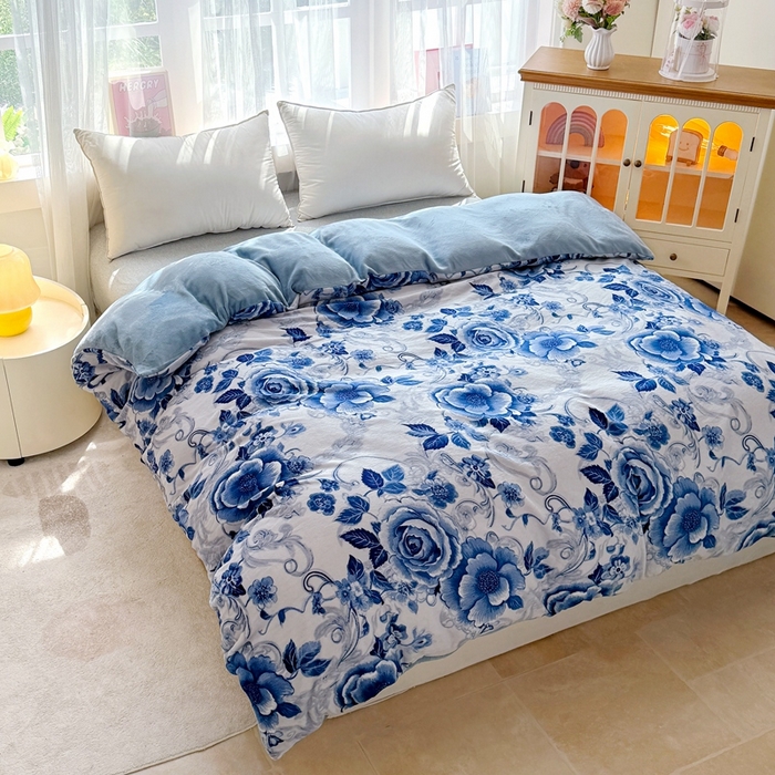 91家纺网 家纺一手货源 找家纺 铠畅 2025新款牛奶绒碎花床单床盖四件套 花妖系列云裳-青瓷玫瑰