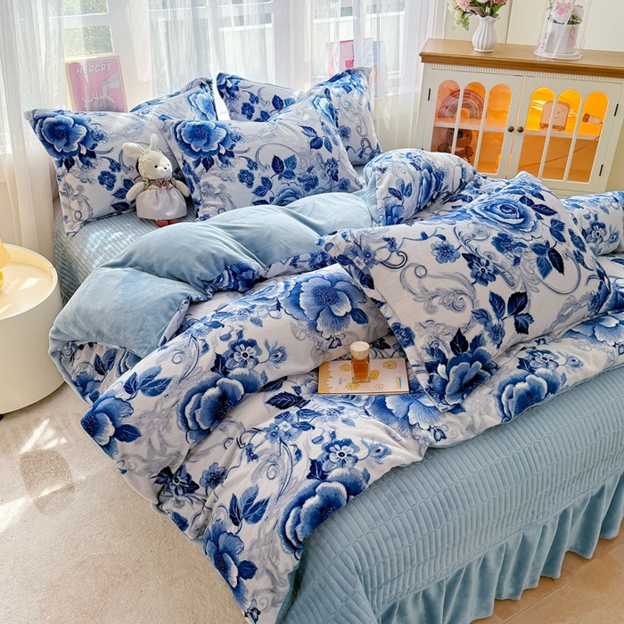 91家纺网 家纺一手货源 找家纺 铠畅 2025新款牛奶绒碎花床单床盖四件套 花妖系列云裳-青瓷玫瑰