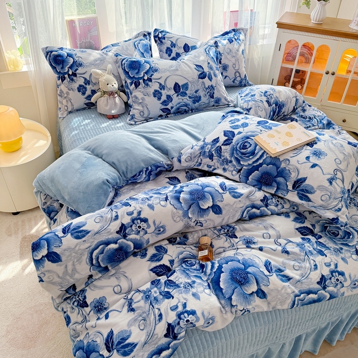 91家纺网 家纺一手货源 找家纺 铠畅 2025新款牛奶绒碎花床单床盖四件套 花妖系列云裳-青瓷玫瑰